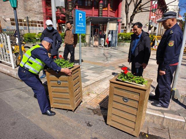 开屏跑腿｜市民反映昆明一医院门口盲道被占用记者实地走访→